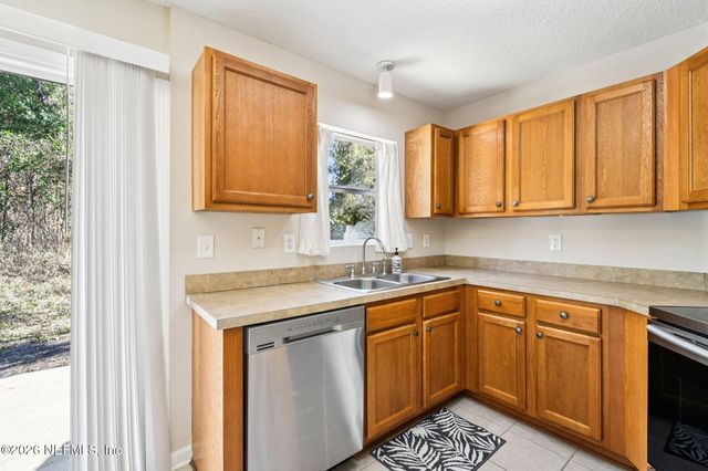 1605 VINELAND Circle C, Fleming Island, FL 32003