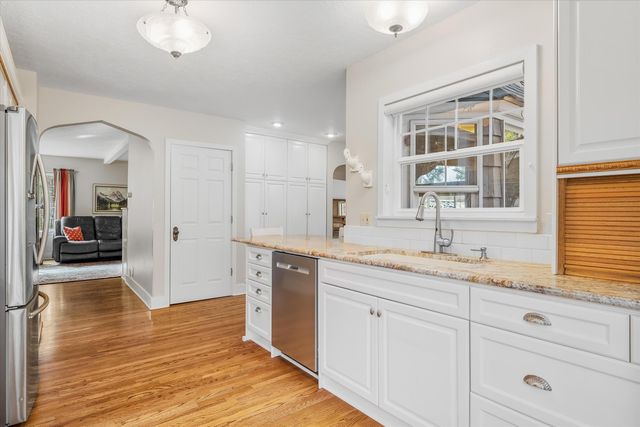 898 NW Riverside Boulevard, Bend, OR 97703