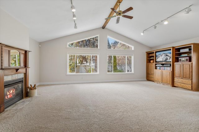 898 NW Riverside Boulevard, Bend, OR 97703