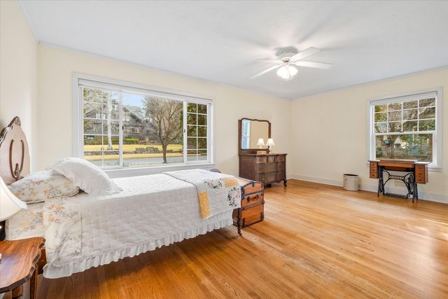 898 NW Riverside Boulevard, Bend, OR 97703