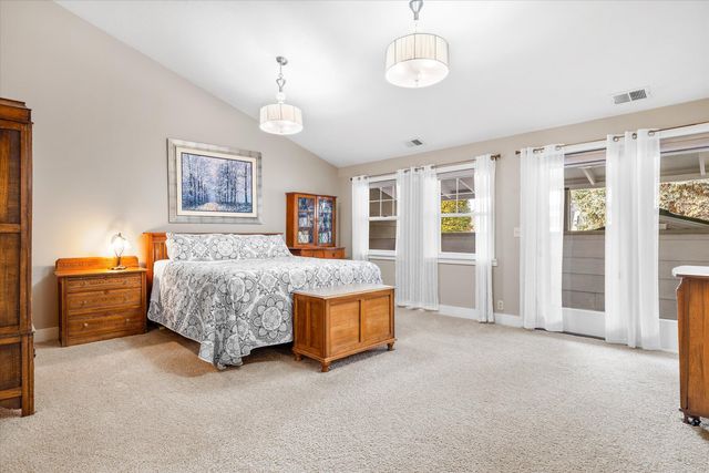 898 NW Riverside Boulevard, Bend, OR 97703