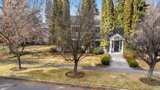 898 NW Riverside Boulevard, Bend, OR 97703