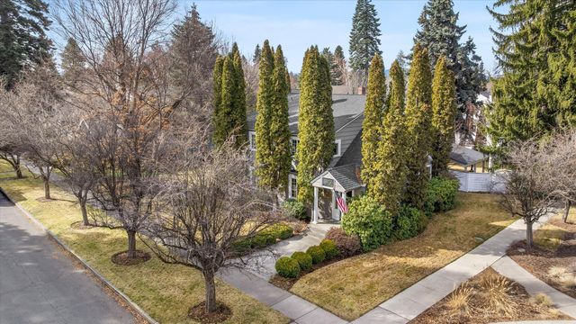 898 NW Riverside Boulevard, Bend, OR 97703