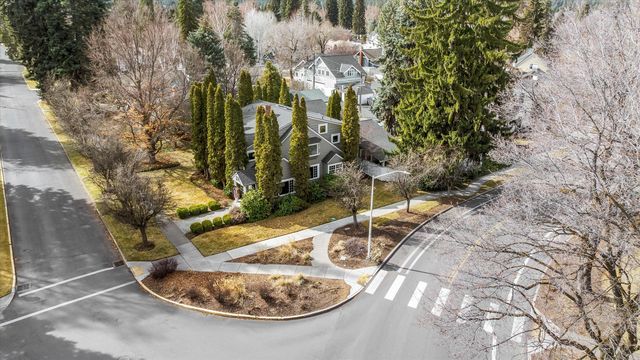 898 NW Riverside Boulevard, Bend, OR 97703