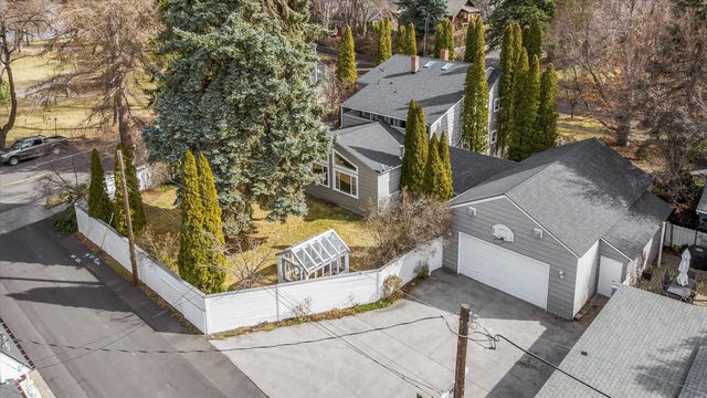 898 NW Riverside Boulevard, Bend, OR 97703