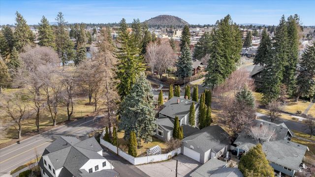898 NW Riverside Boulevard, Bend, OR 97703