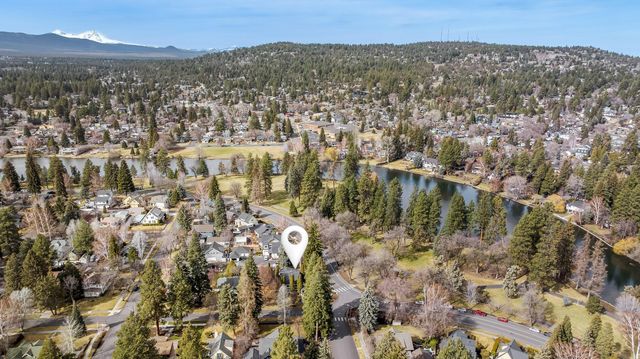 898 NW Riverside Boulevard, Bend, OR 97703