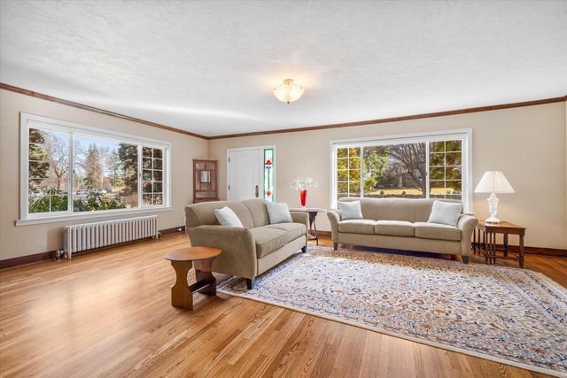 898 NW Riverside Boulevard, Bend, OR 97703