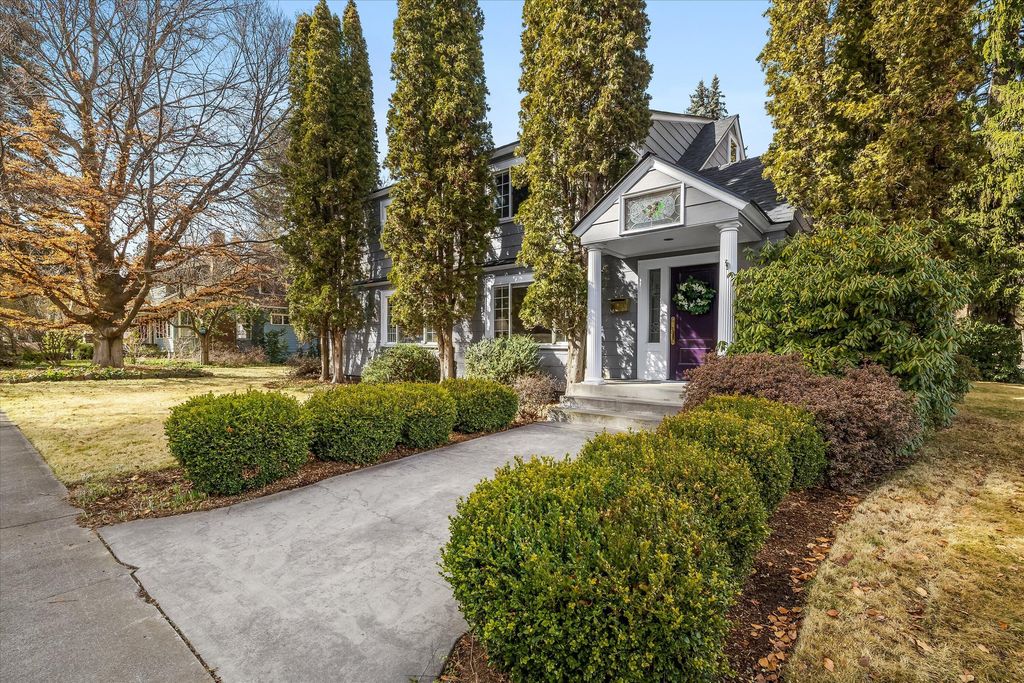 898 NW Riverside Boulevard, Bend, OR 97703