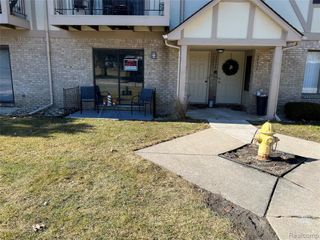 38519 Wellington Drive 9, Clinton Township, MI 48036