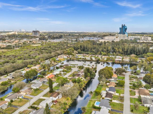 5710 SW 54th Court, Davie, FL 33314