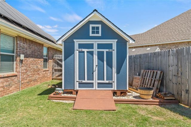 605 Bison Crossing Drive, Yukon, OK 73099