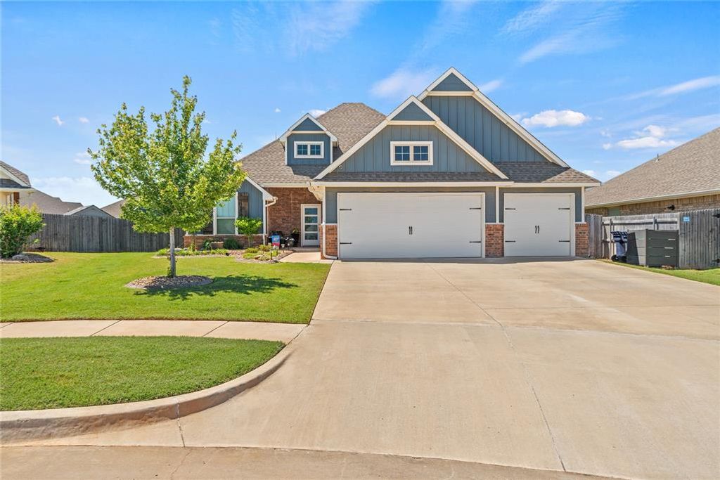 Image 1 of property listing at 605 Bison Crossing Drive, Yukon, OK 73099