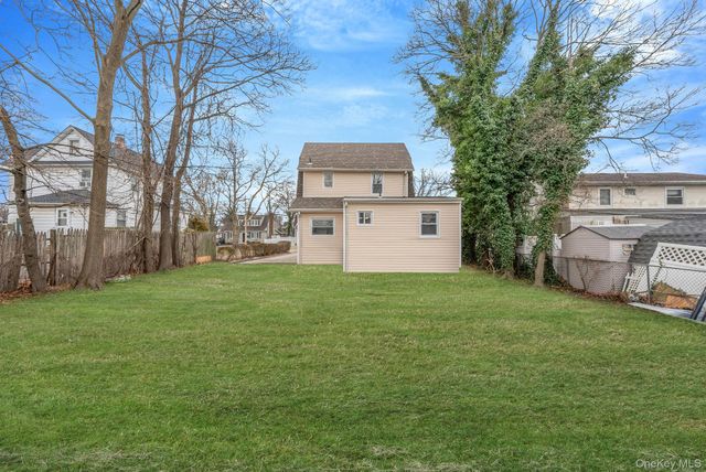 33 Willow Avenue, Freeport, NY 11520