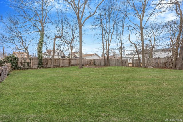 33 Willow Avenue, Freeport, NY 11520