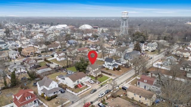 33 Willow Avenue, Freeport, NY 11520