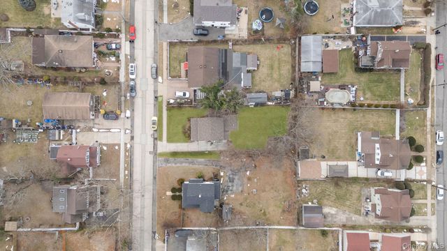 33 Willow Avenue, Freeport, NY 11520