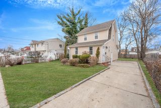 33 Willow Avenue, Freeport, NY 11520