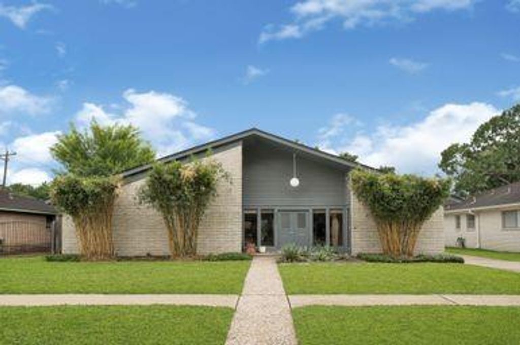 6023 Dumfries Drive, Houston, TX 77096
