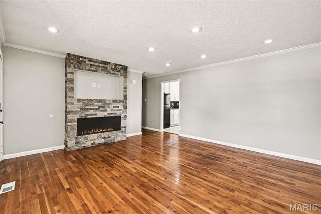 2535 Black Pine Court, Florissant, MO 63031