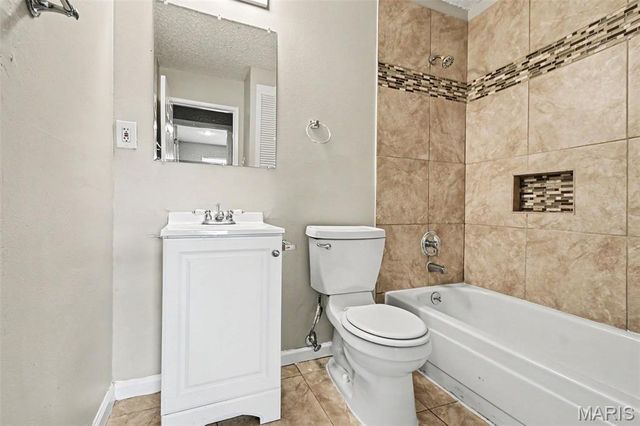 2535 Black Pine Court, Florissant, MO 63031