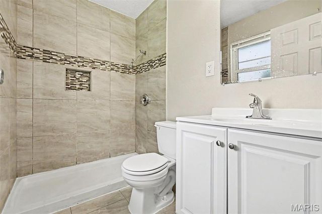 2535 Black Pine Court, Florissant, MO 63031