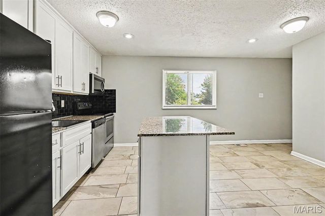 2535 Black Pine Court, Florissant, MO 63031