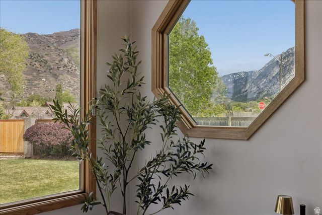 9725 S RUSKIN CIR, Sandy, UT 84092