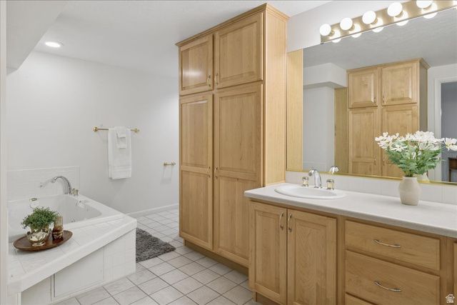 9725 S RUSKIN CIR, Sandy, UT 84092