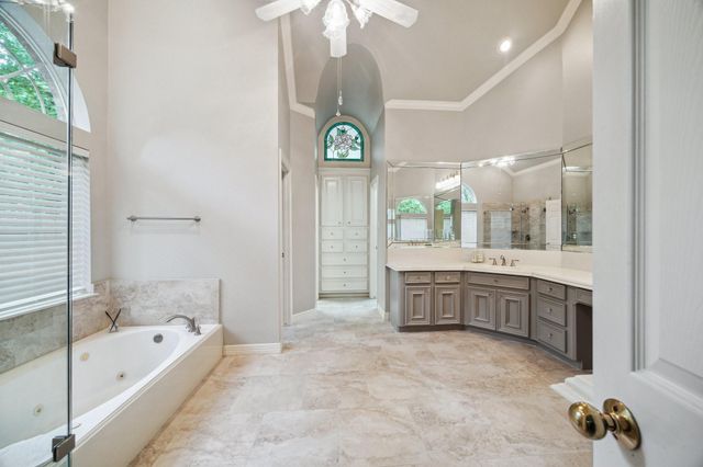 6010 Maple Knob Court, Kingwood, TX 77345