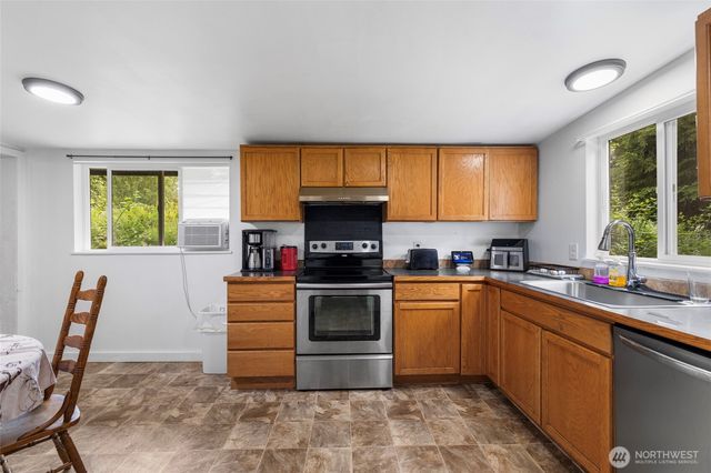 4059 Old Hwy 99 North Road, Burlington, WA 98233