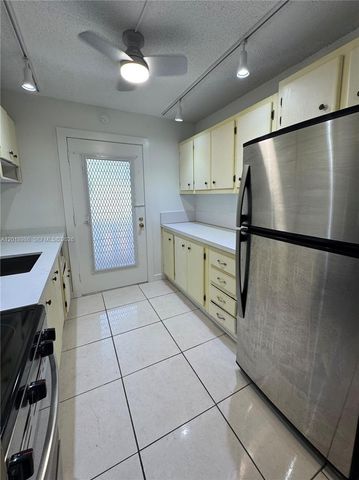 65 NE 202nd Ter Q33, Miami Gardens, FL 33179