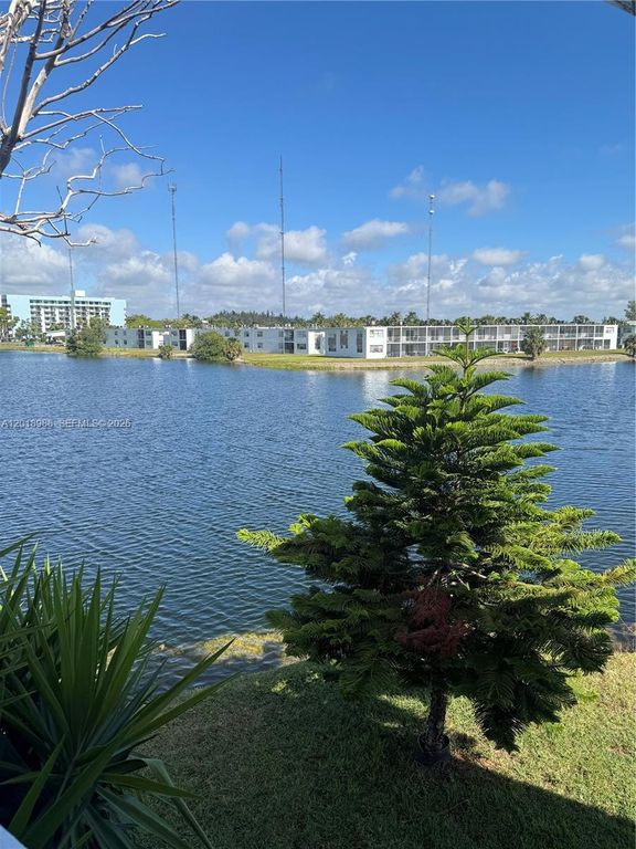 65 NE 202nd Ter Q33, Miami Gardens, FL 33179