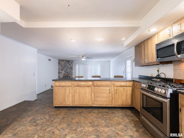 2223 W HUDSON Street, Peoria, IL 61604