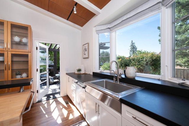 1120 Palm Avenue, San Mateo, CA 94401