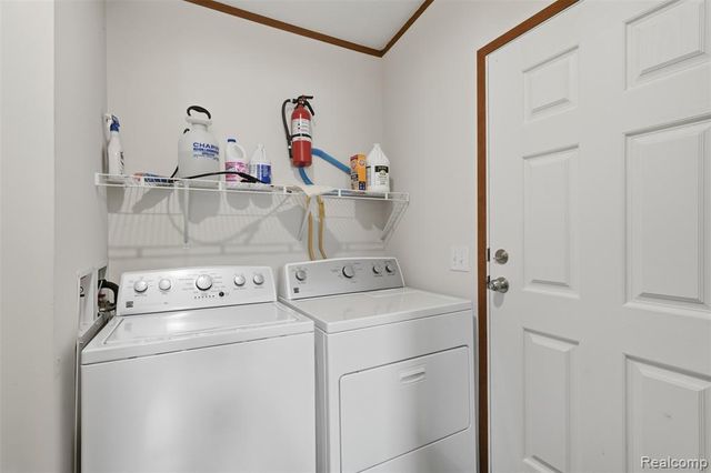 11006 Wood Run Circle, South Lyon, MI 48178