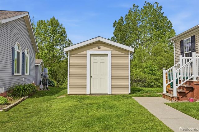 11006 Wood Run Circle, South Lyon, MI 48178