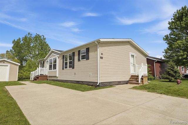 11006 Wood Run Circle, South Lyon, MI 48178
