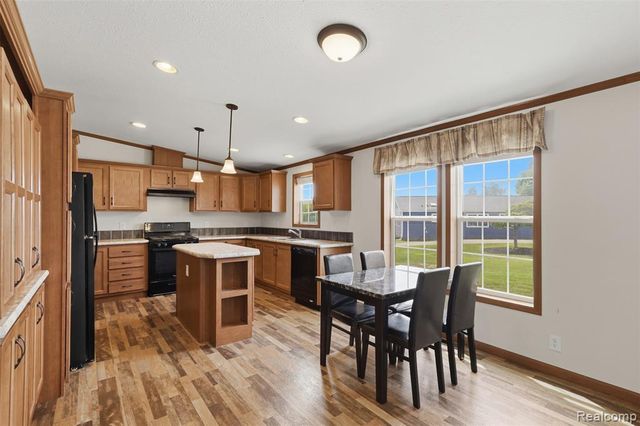 11006 Wood Run Circle, South Lyon, MI 48178