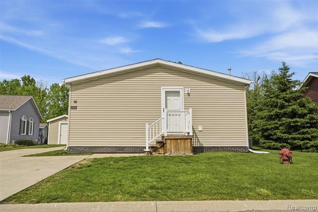 11006 Wood Run Circle, South Lyon, MI 48178