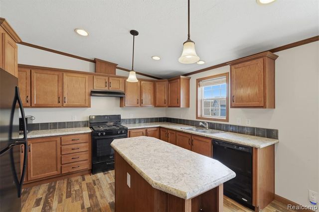 11006 Wood Run Circle, South Lyon, MI 48178