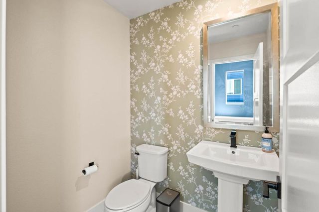 9873 Macarthur Boulevard F, Oakland, CA 94605