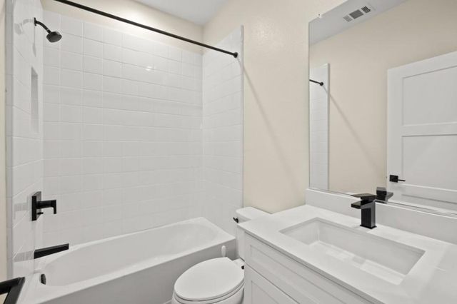 9873 Macarthur Boulevard F, Oakland, CA 94605