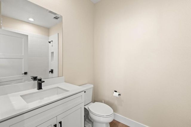 9873 Macarthur Boulevard F, Oakland, CA 94605