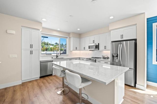 9873 Macarthur Boulevard F, Oakland, CA 94605