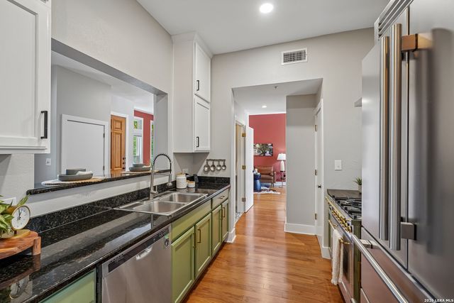 400 E Guenther St Unit 2202, San Antonio, TX 78210