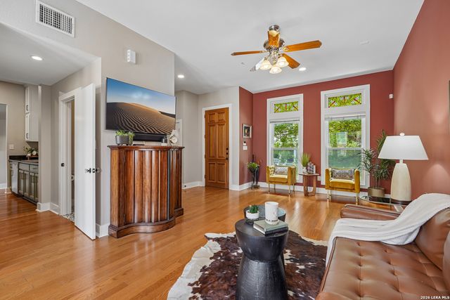 400 E Guenther St Unit 2202, San Antonio, TX 78210