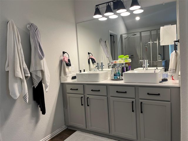 1080 Leadtree LOOP, Buda, TX 78610