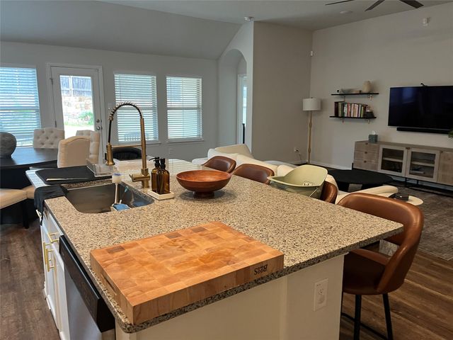 1080 Leadtree LOOP, Buda, TX 78610