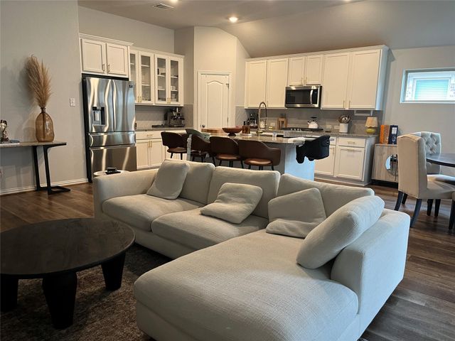 1080 Leadtree LOOP, Buda, TX 78610